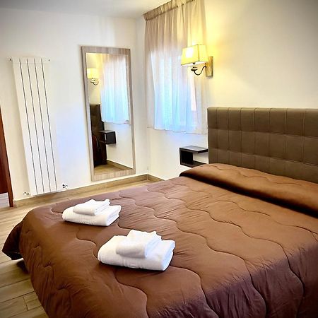 Hotel Pinguino 佩斯卡塞罗利 外观 照片