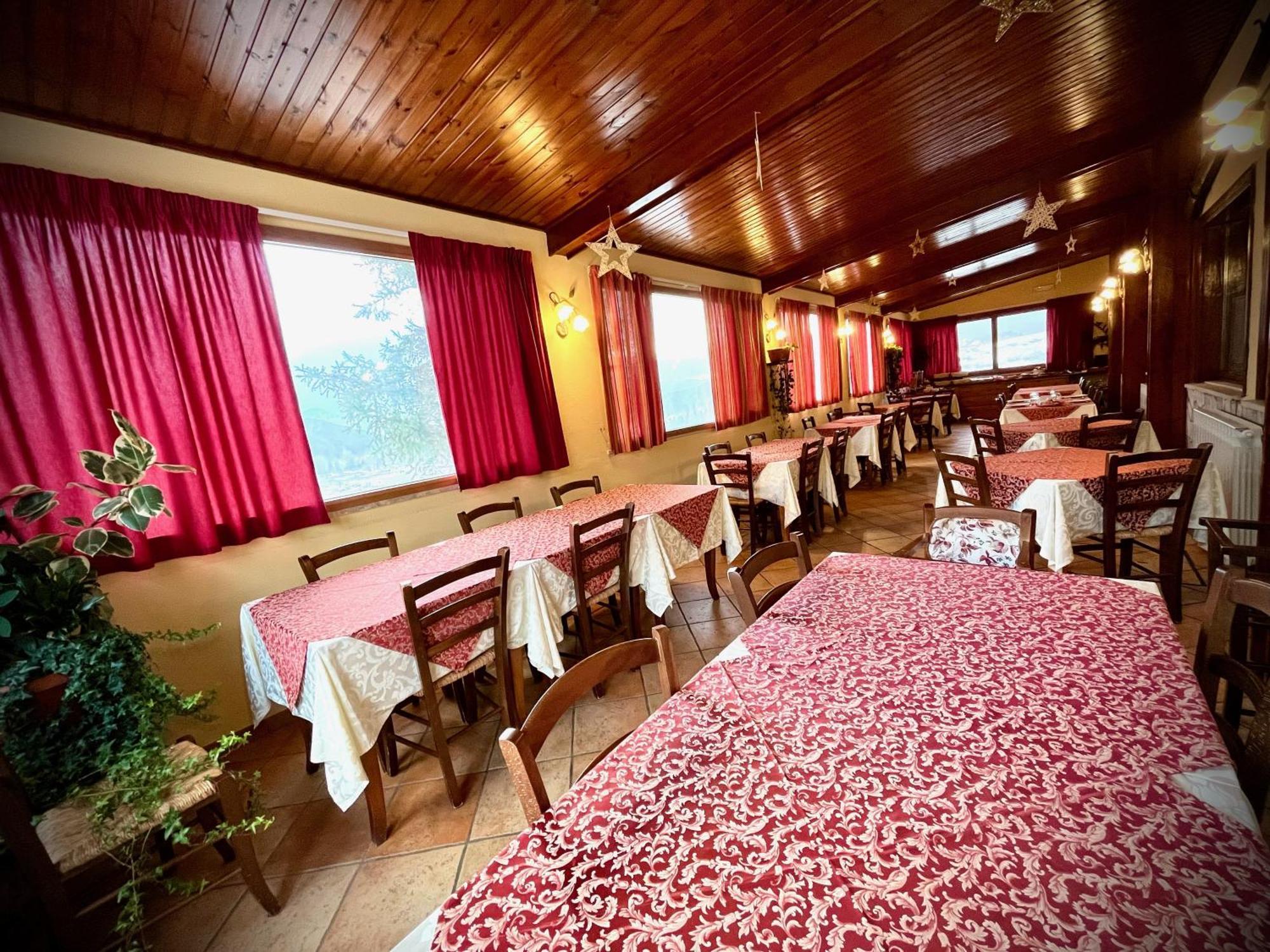 Hotel Pinguino 佩斯卡塞罗利 外观 照片