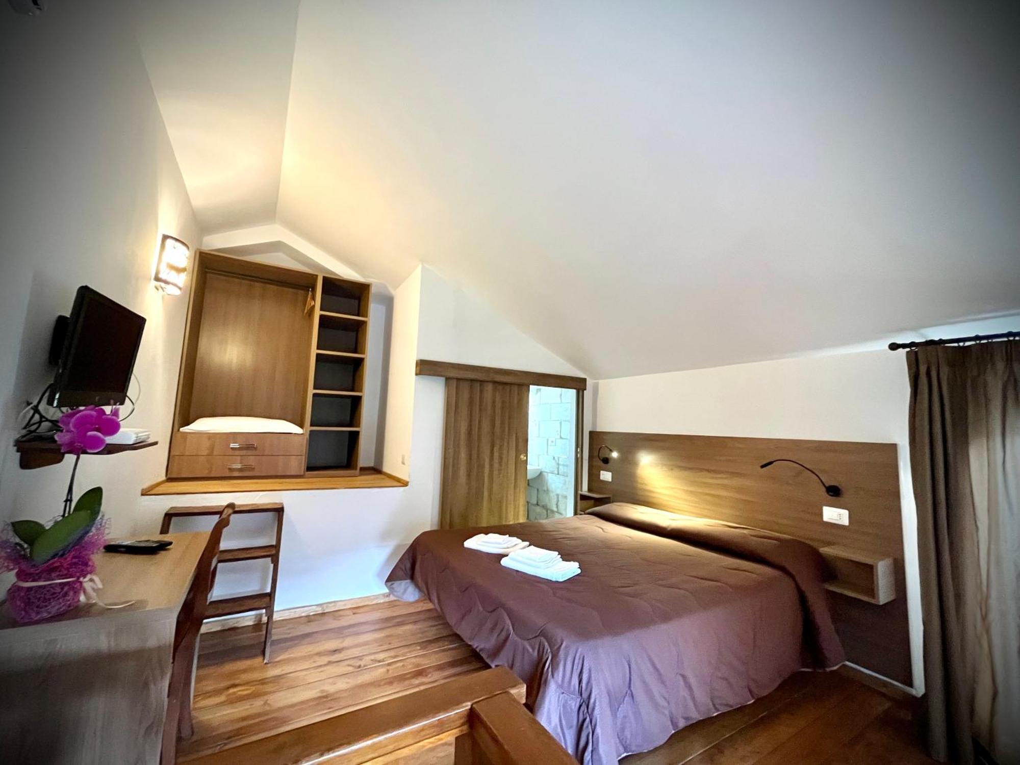 Hotel Pinguino 佩斯卡塞罗利 外观 照片