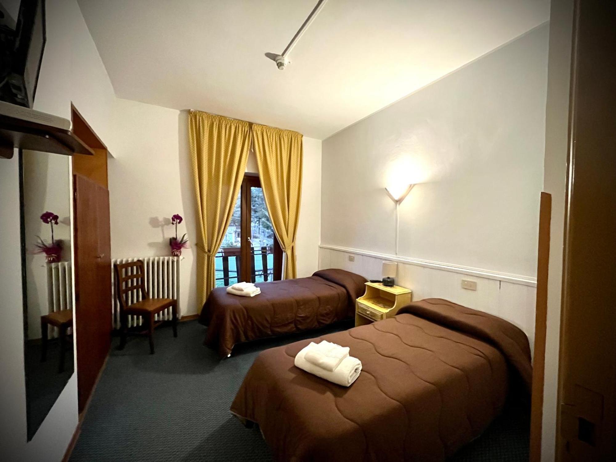 Hotel Pinguino 佩斯卡塞罗利 外观 照片