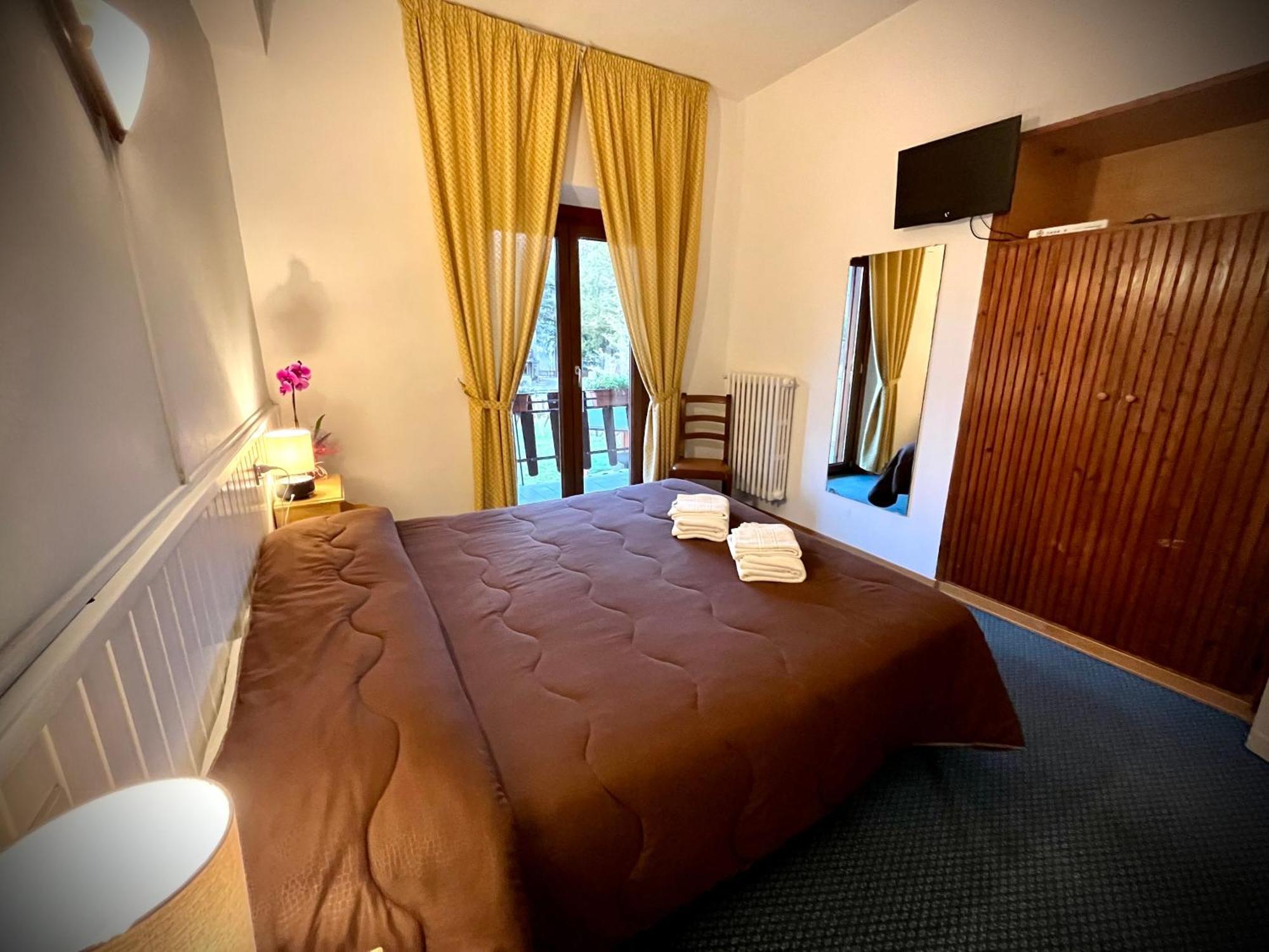 Hotel Pinguino 佩斯卡塞罗利 外观 照片