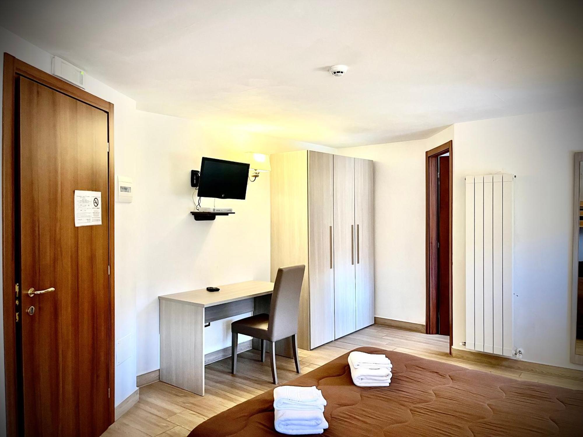 Hotel Pinguino 佩斯卡塞罗利 外观 照片