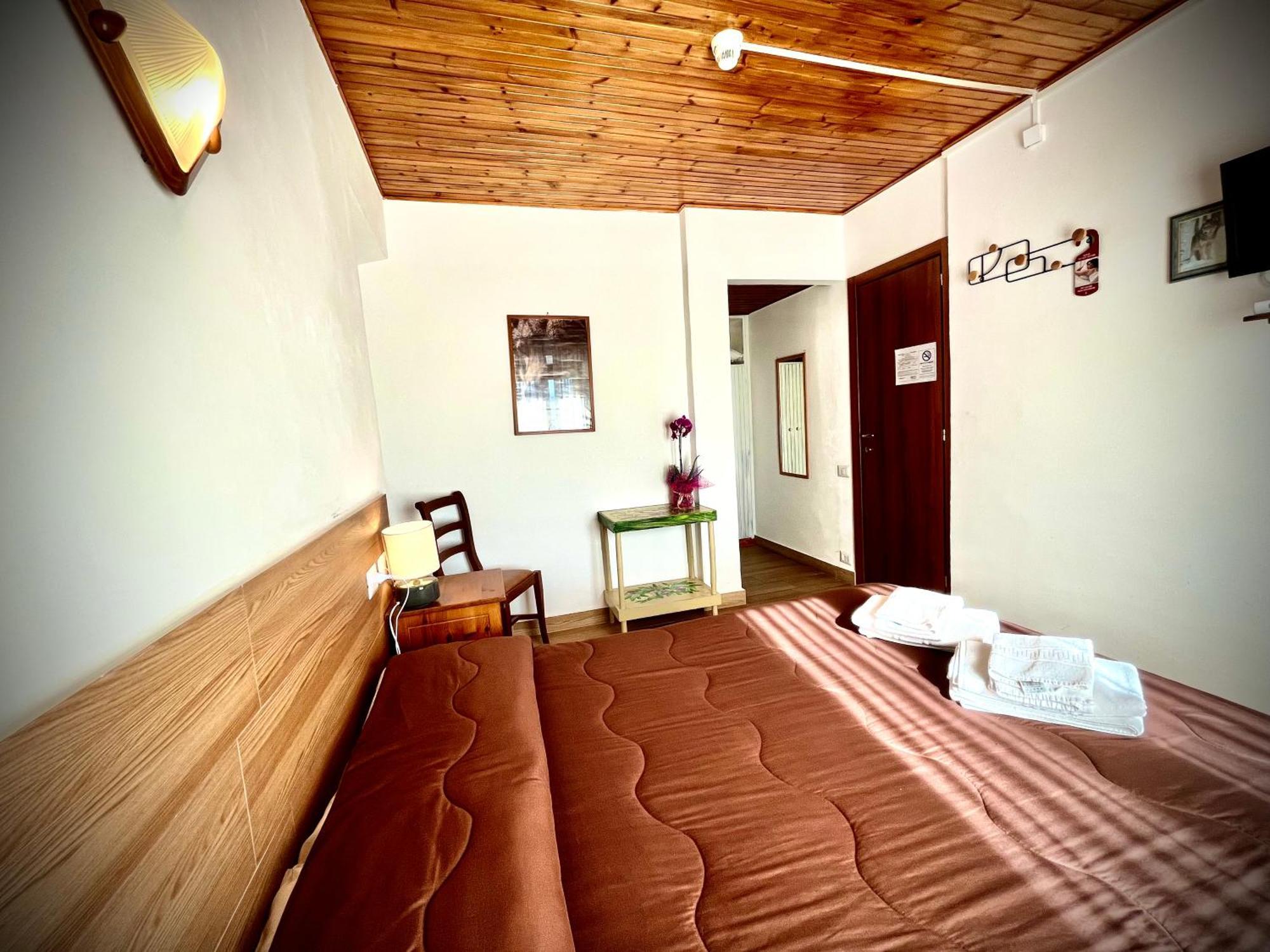 Hotel Pinguino 佩斯卡塞罗利 外观 照片