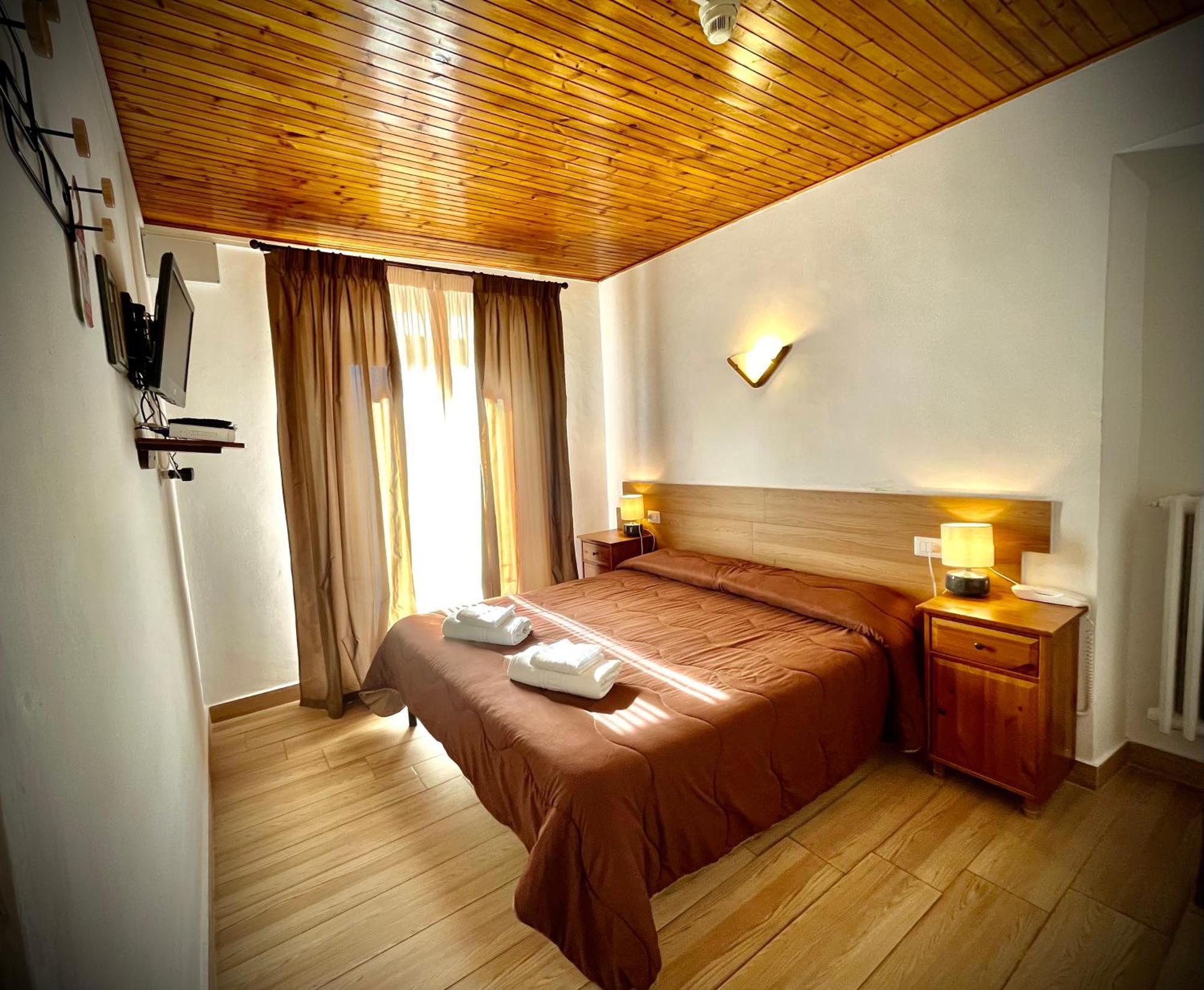 Hotel Pinguino 佩斯卡塞罗利 外观 照片