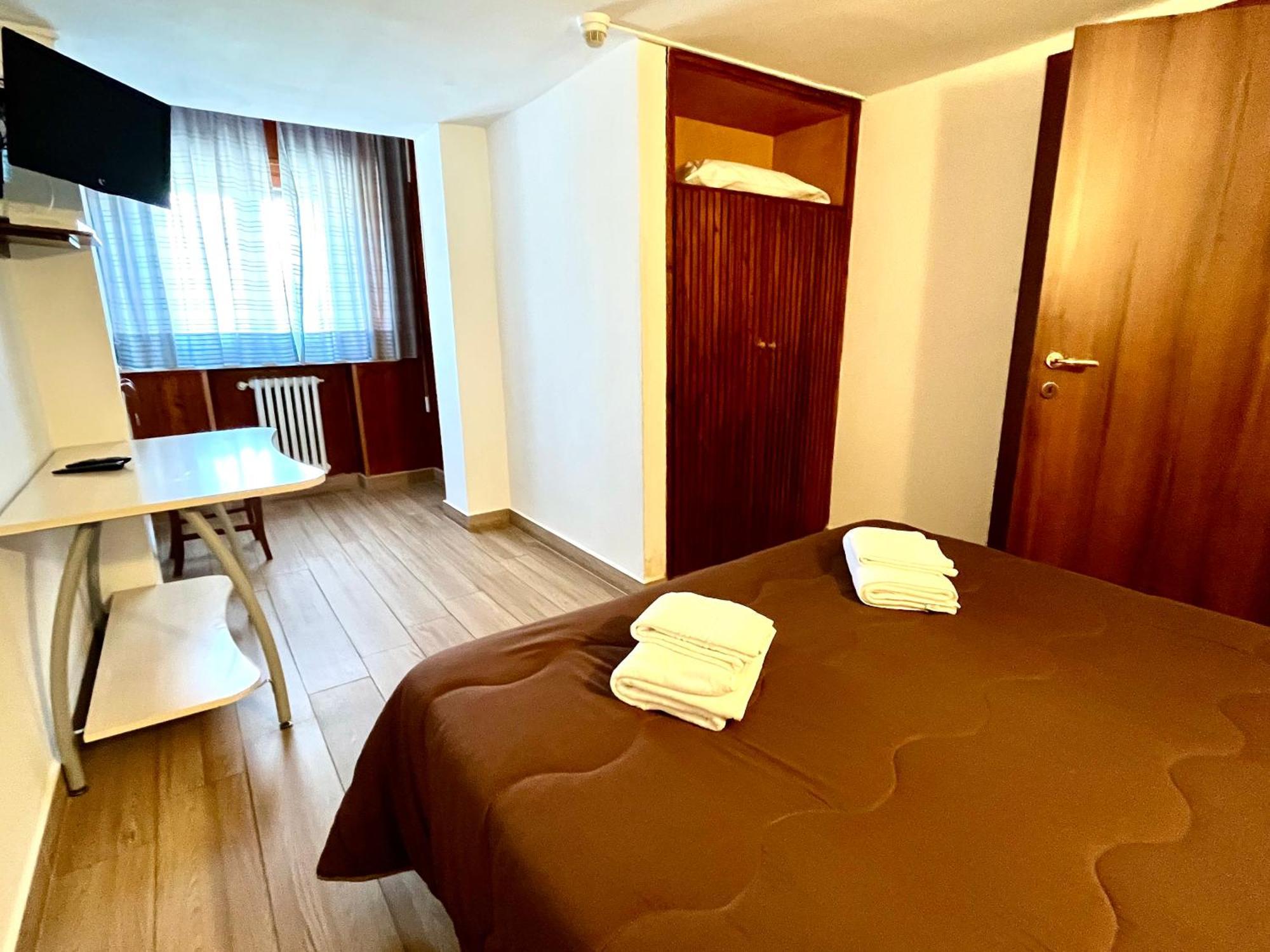 Hotel Pinguino 佩斯卡塞罗利 外观 照片