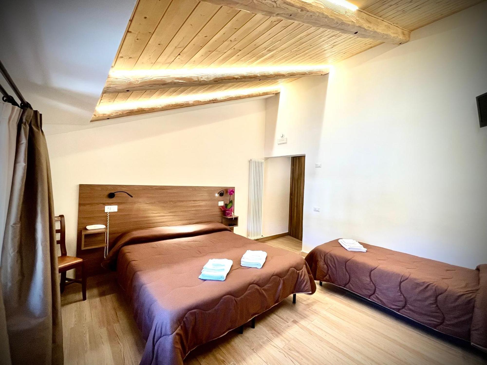 Hotel Pinguino 佩斯卡塞罗利 外观 照片