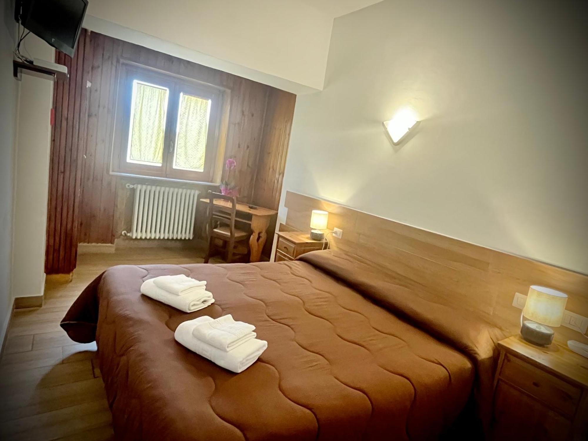 Hotel Pinguino 佩斯卡塞罗利 外观 照片