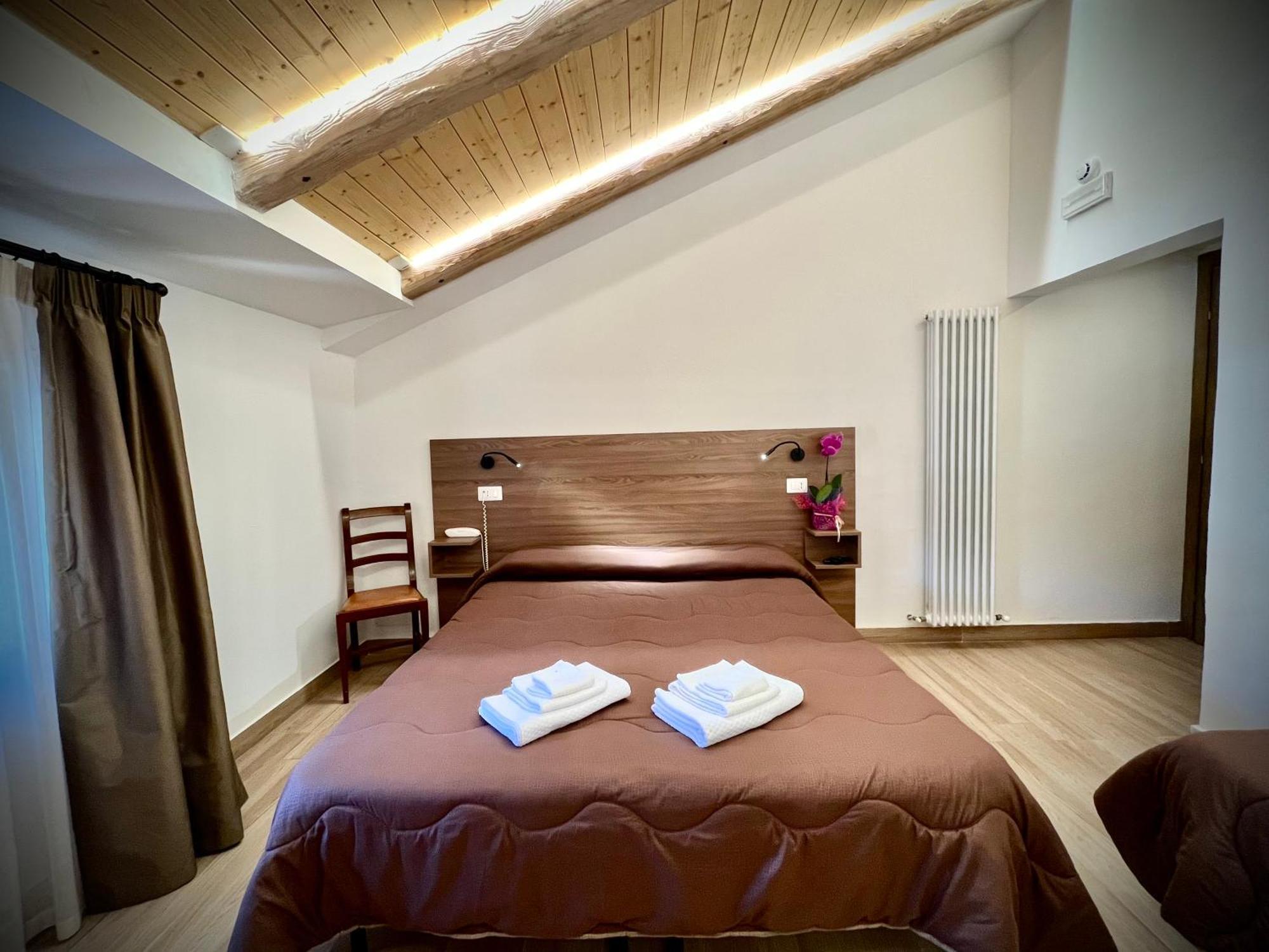 Hotel Pinguino 佩斯卡塞罗利 外观 照片