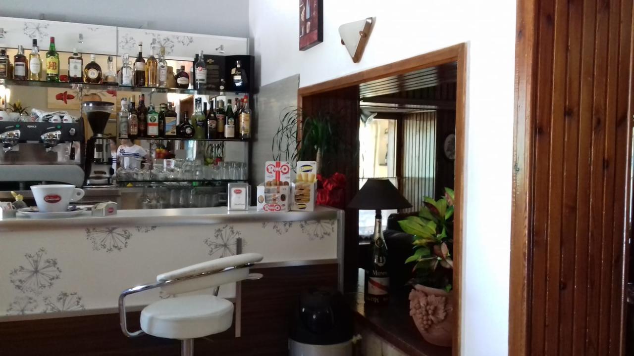 Hotel Pinguino 佩斯卡塞罗利 外观 照片